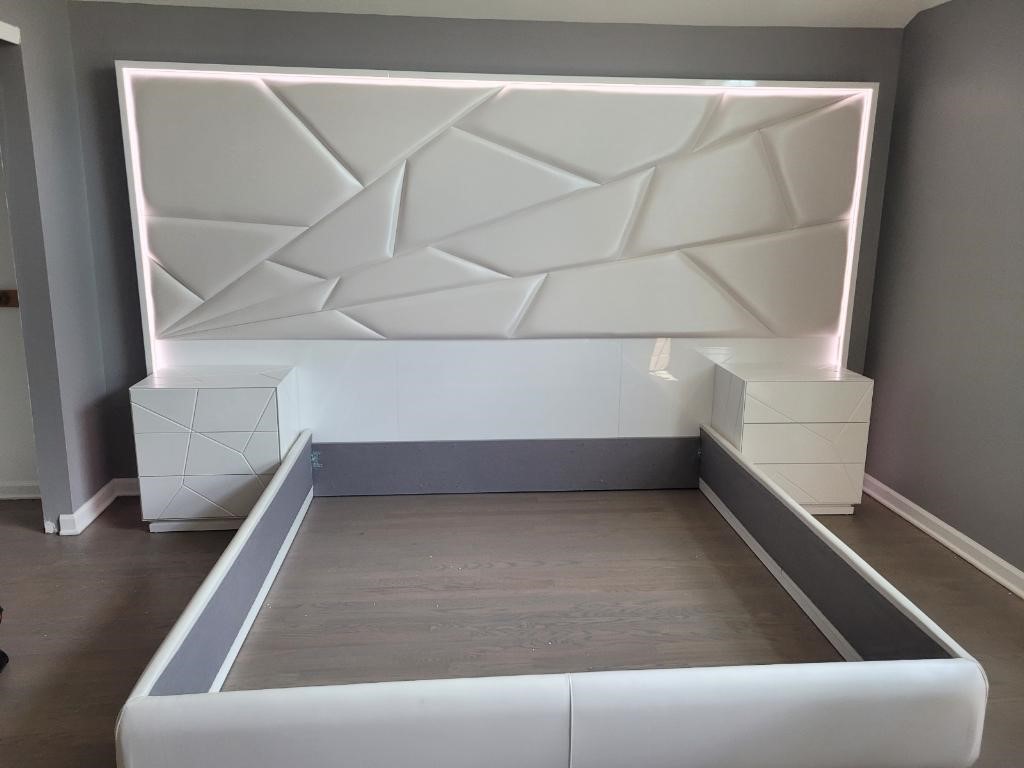 Majesty Bedroom w/light and Kiu cases